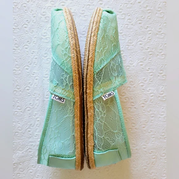 Tom's Espadrille Aqua Blue Floral Lace Slip On Women's Shoes Size 8.5 NWOT - Picture 1 of 8